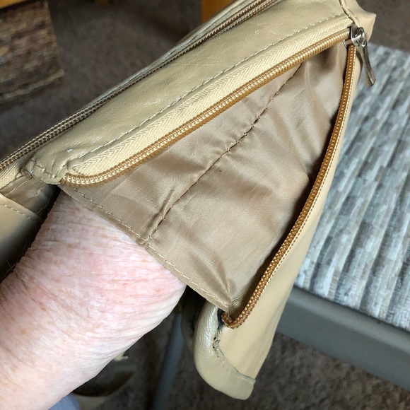 NWOT-Buxton Tan Leather Crossbody Leather Purse - Picture 4 of 8